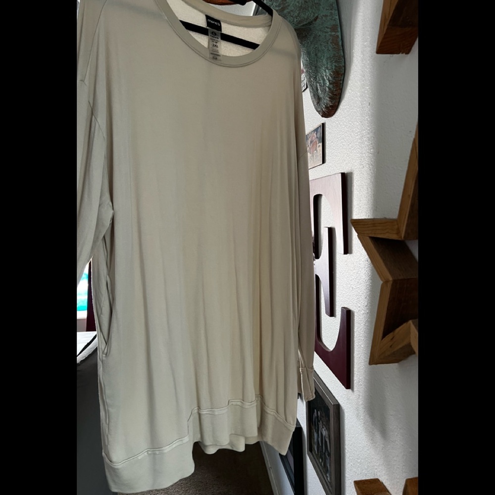 Womens extra long crew sweatshirt with pockets